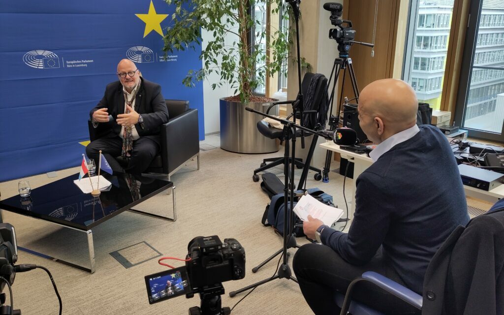 Sur l’Europe, l’Intergroupe LGBT et les élections parlementaires européennes : Entretien avec Tilly METZ et Marc ANGEL, eurodéputés pour le Luxembourg.